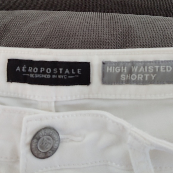 Aeropostale high waisted shorties in white: size 2 - Picture 2 of 3